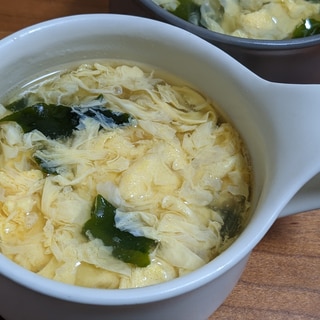 【簡単なのに本格的】ふわふわ卵とわかめの卵スープ